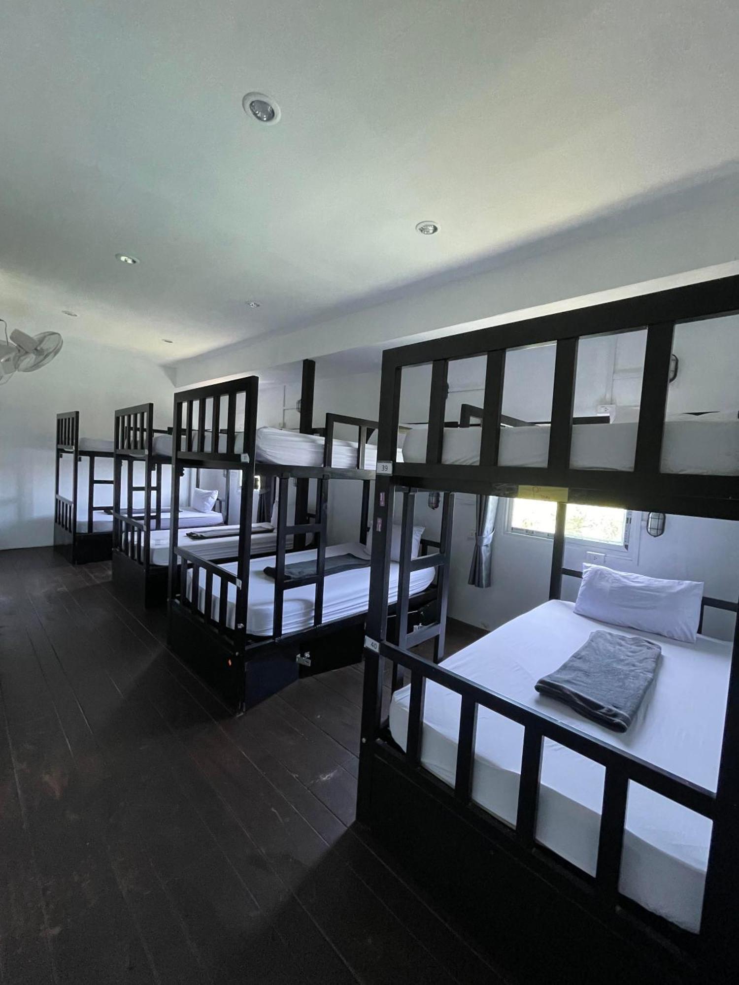 Social Quarters Blanco - Youth Hostel 18 To 35 Only Рейли-Бич Экстерьер фото